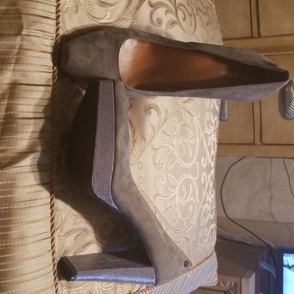 Shoes - Picture 3 of 4